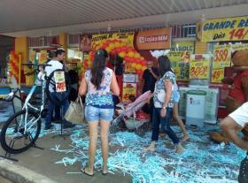 Foto 2 / MM de Amambai reinaugura com loja cheia